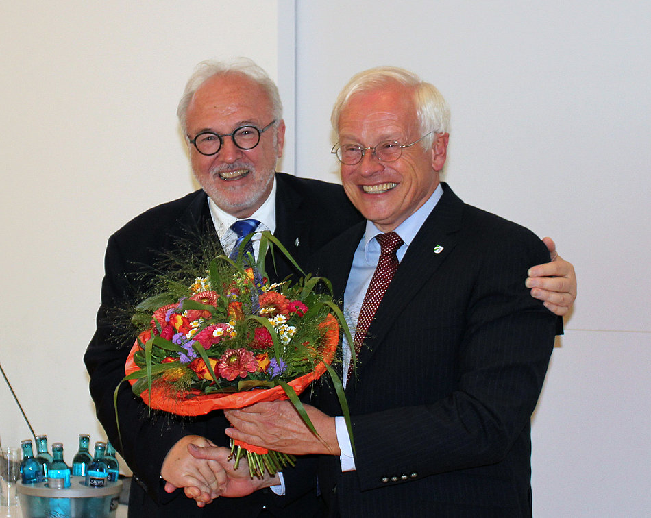 Rudolf Henke (links) und Bernd Zimmer nach ihrer Wiederwahl zum Präsidenten und Vizepräsidenten der Ärztekammer Nordrhein auf der Konstituierenden Sitzung der Kammverversammlung am 7.9.2019 in Düsseldorf