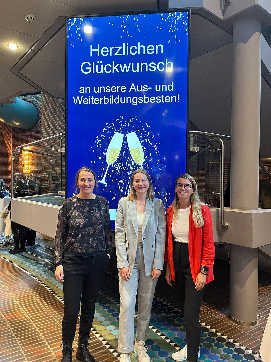 Anke Zeutschler, Laura Mischendahl, Tanja Stöver bei der Bestenehrung 2023