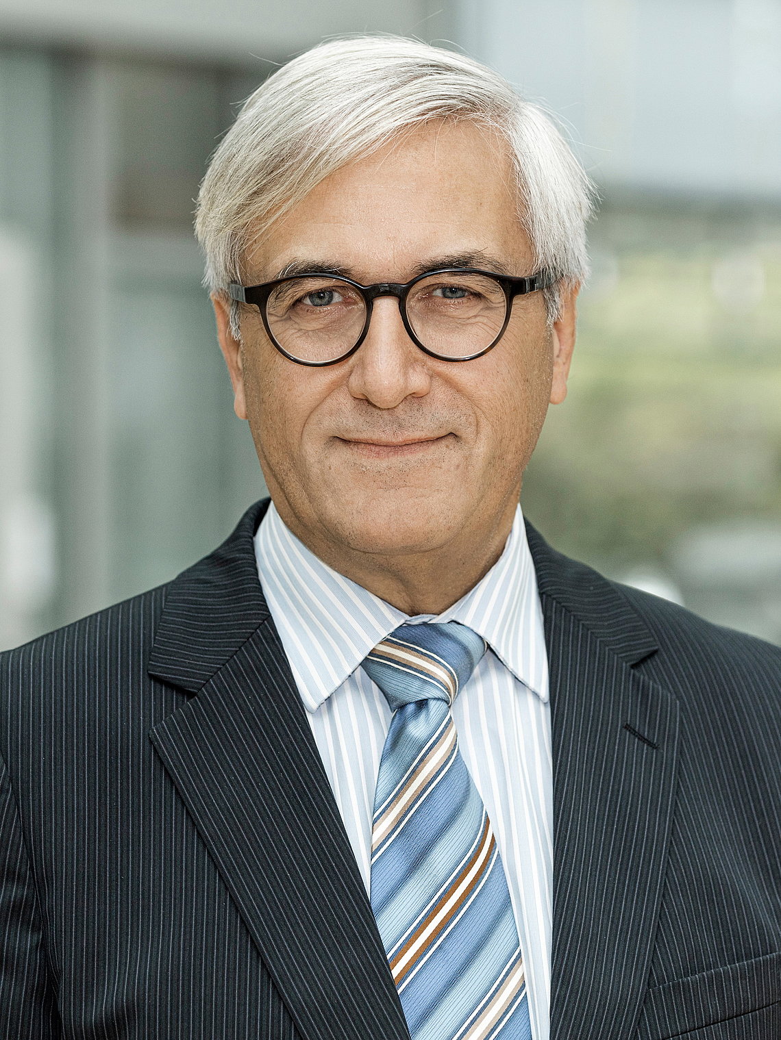 ruetz-lothar-dr-2019.jpg Dr. Lothar Rütz