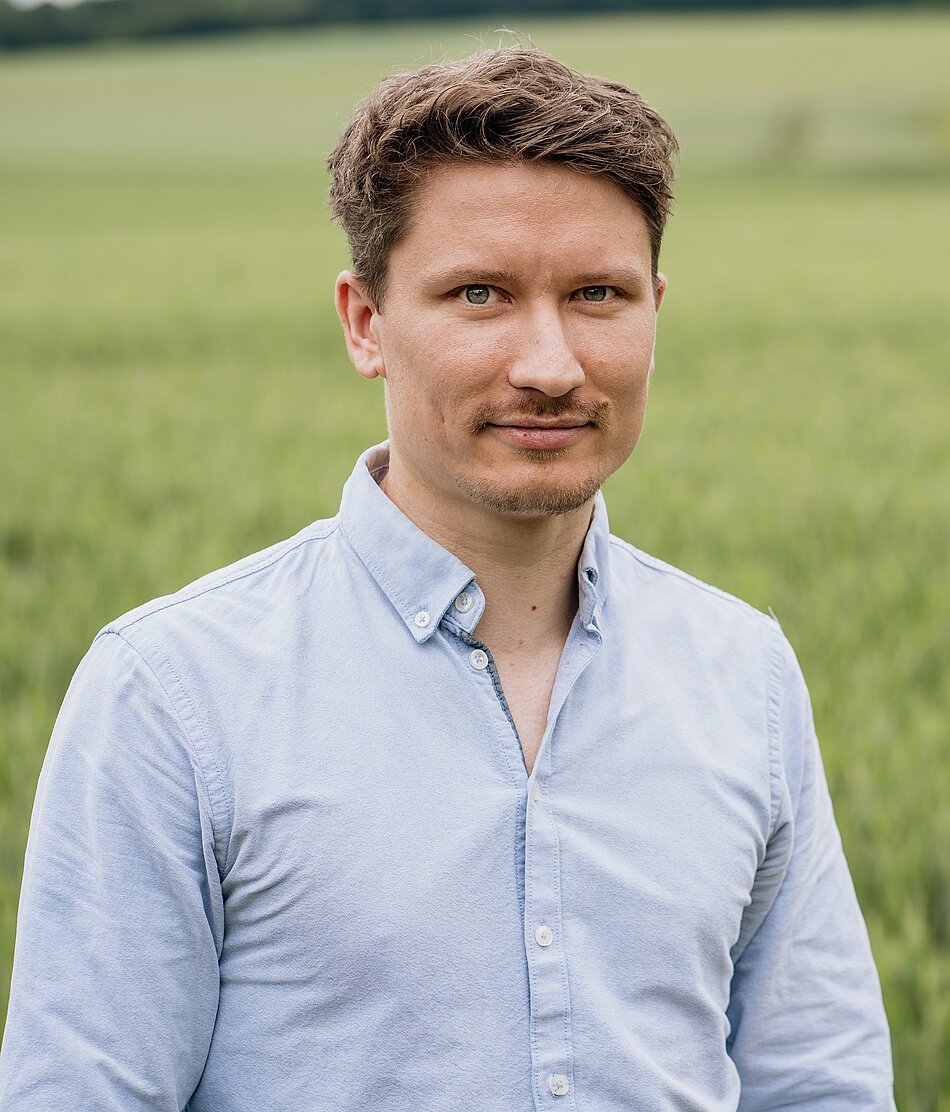 Portraitfoto von Dr. Moritz Völker 