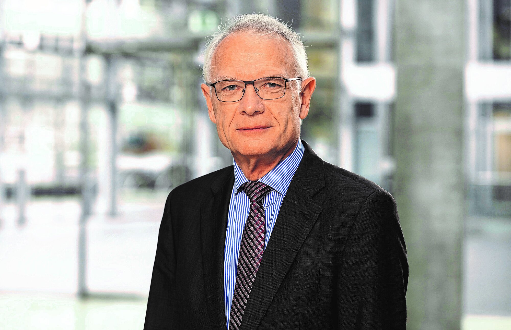 Portraitfoto von Johannes Riedel