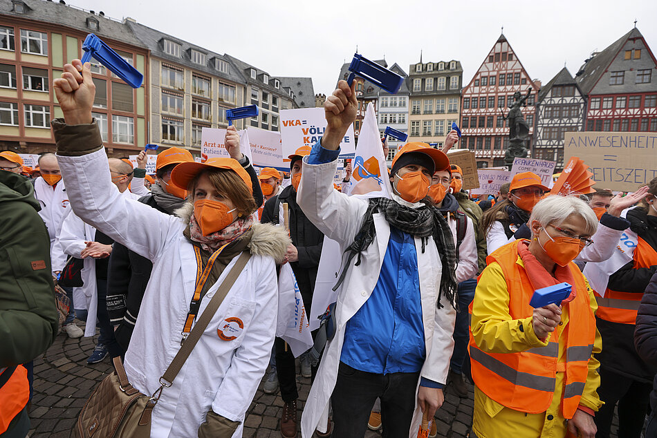 Warnstreik-Kundgebung am Frankfurter Römerberg