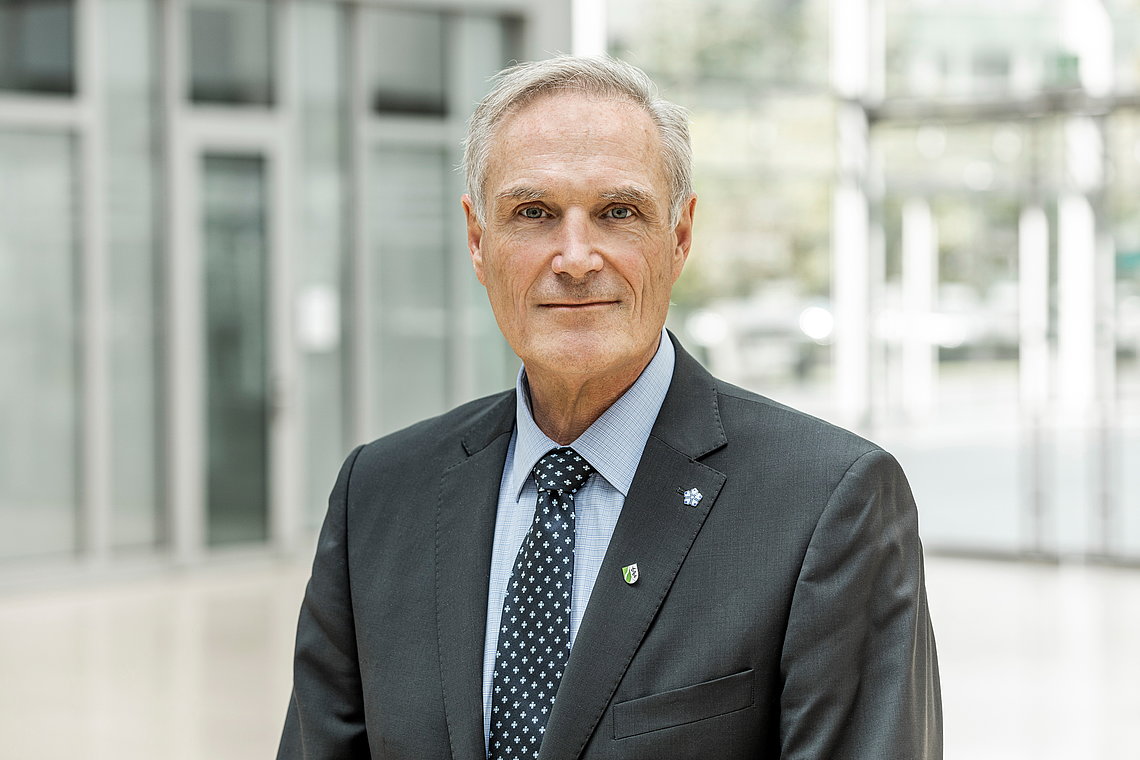 Dr. Oliver Funken