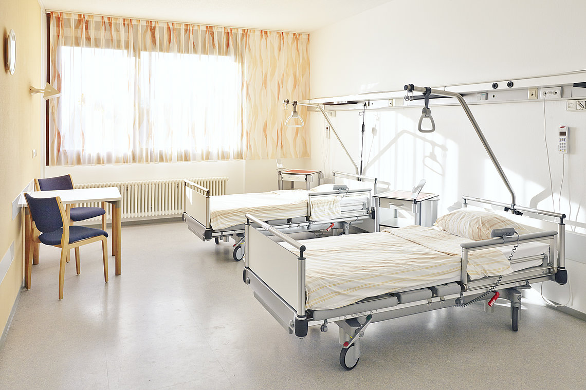 krankenbett.jpeg krankenbett.jpeg