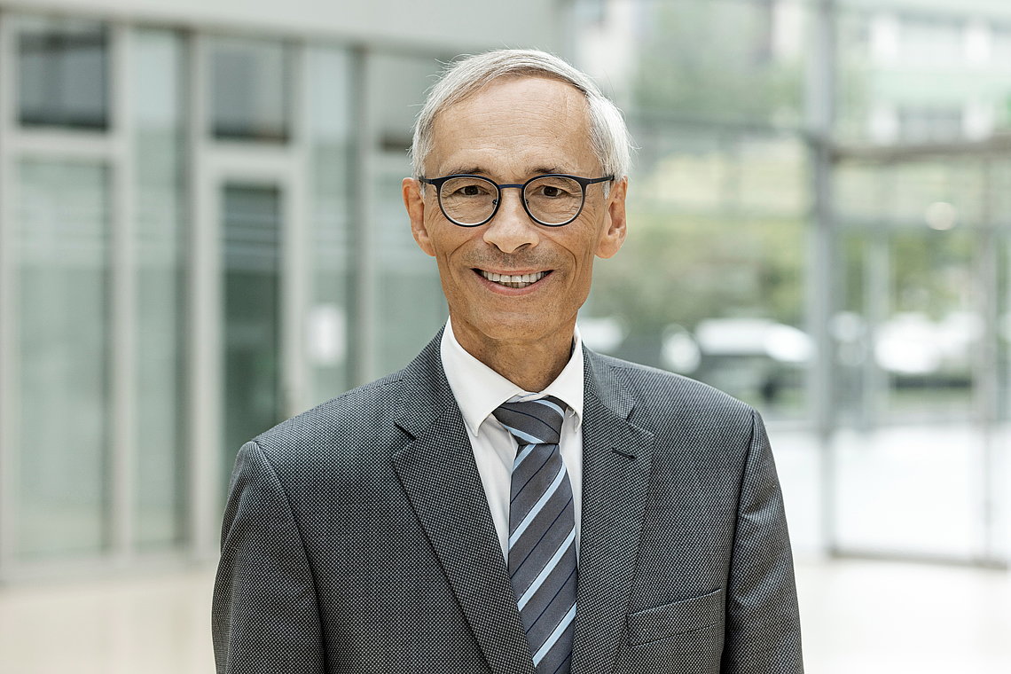 Professor Dr. Bernd Bertram