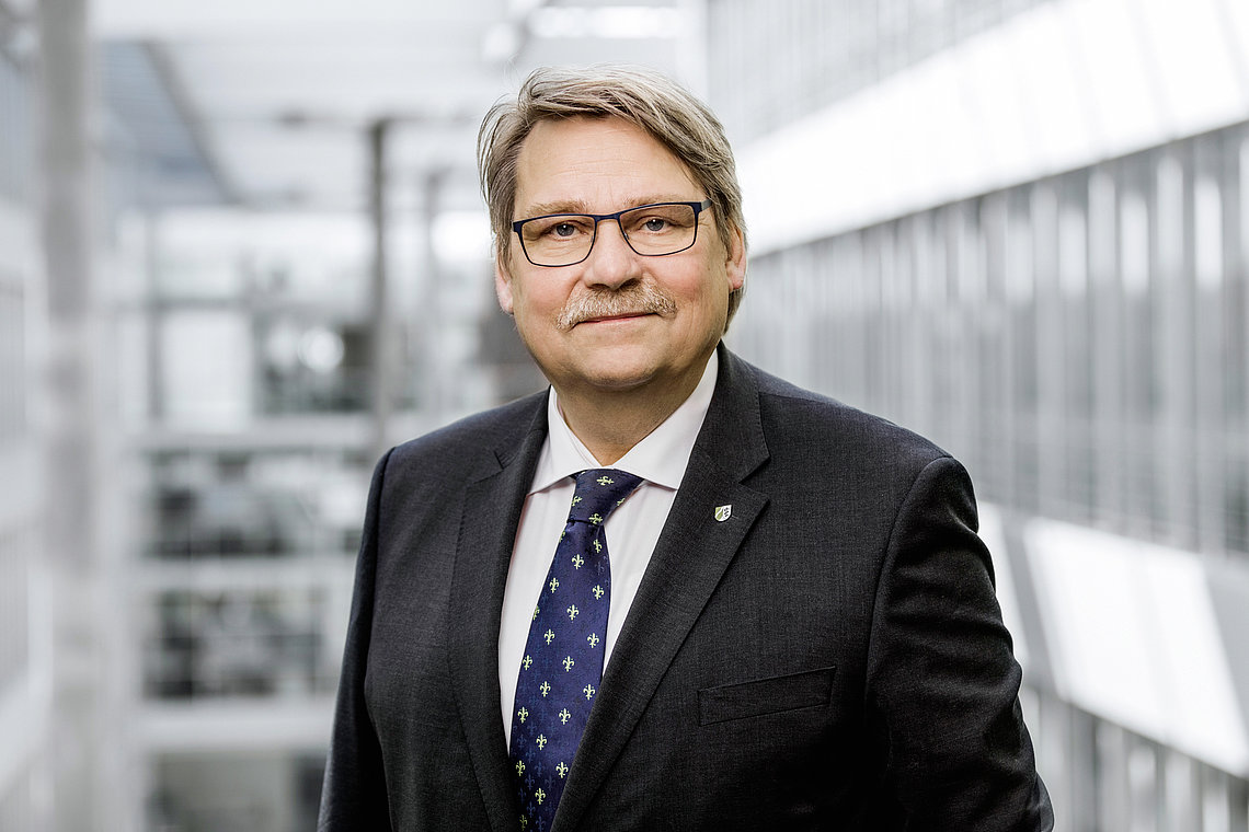knichwitz-gisbert-prof-dr.jpg Professor Dr. Gisbert Knichwitz