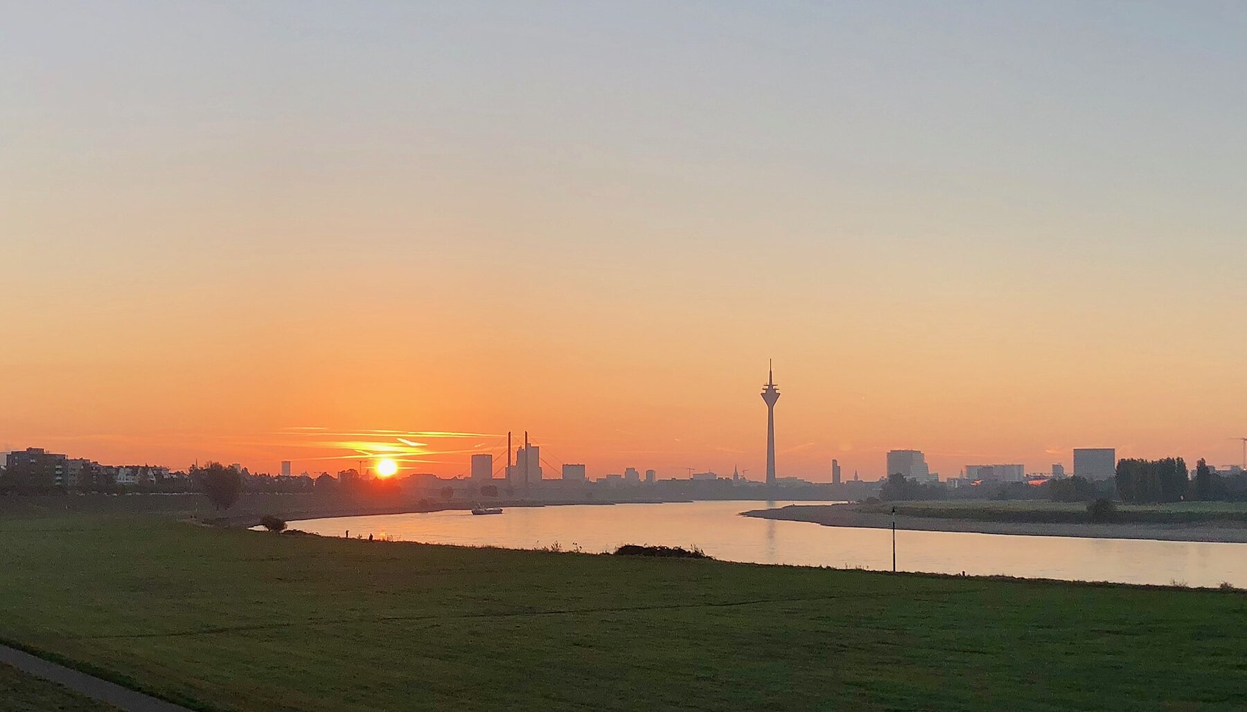Abendstimmung Rhein bei Düsseldorf