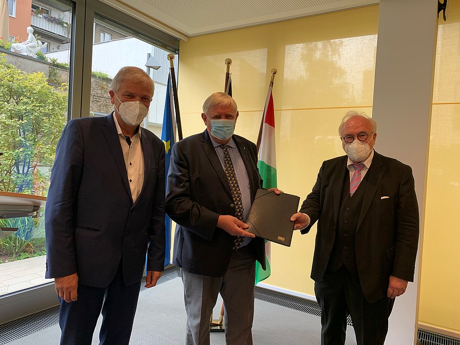 Gruppenbild Landesgesundheitsminister Karl-Josef Laumann, Dr. Hans Alberg Gehle, Präsident der Ärztekammer Westfalen-Lippe und Rudolf Henke, Präsident der Ärztekammer Nordrhein