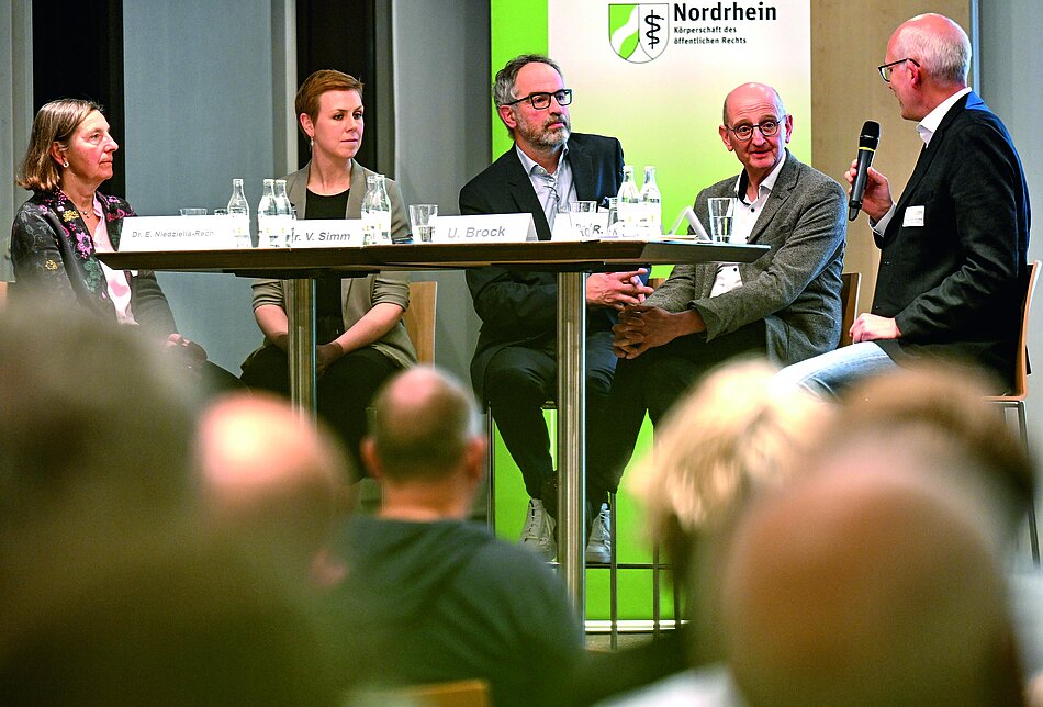 podiumsdiskussion-froum-gesundheit26.jpg