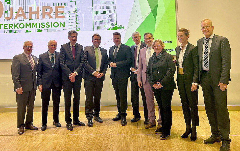 Gruppenfoto 50 Jahre Gutachterkommission in Nordrhein Gruppenfoto 50 Jahre Gutachterkommission in Nordrhein