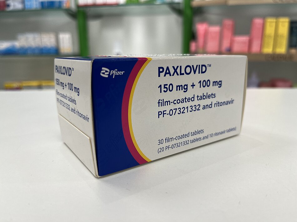 Packung des Medikaments Paxlovid
