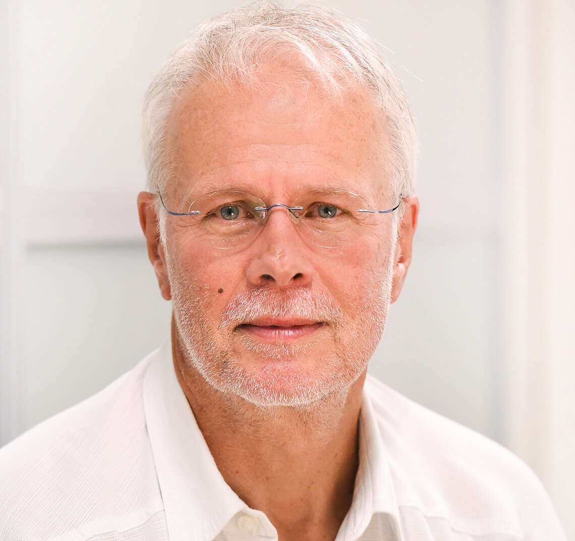 Portrait von Dr. Ralf Kownatzki, Kinder- und Jugendarzt und Mitbegründer von RISKID