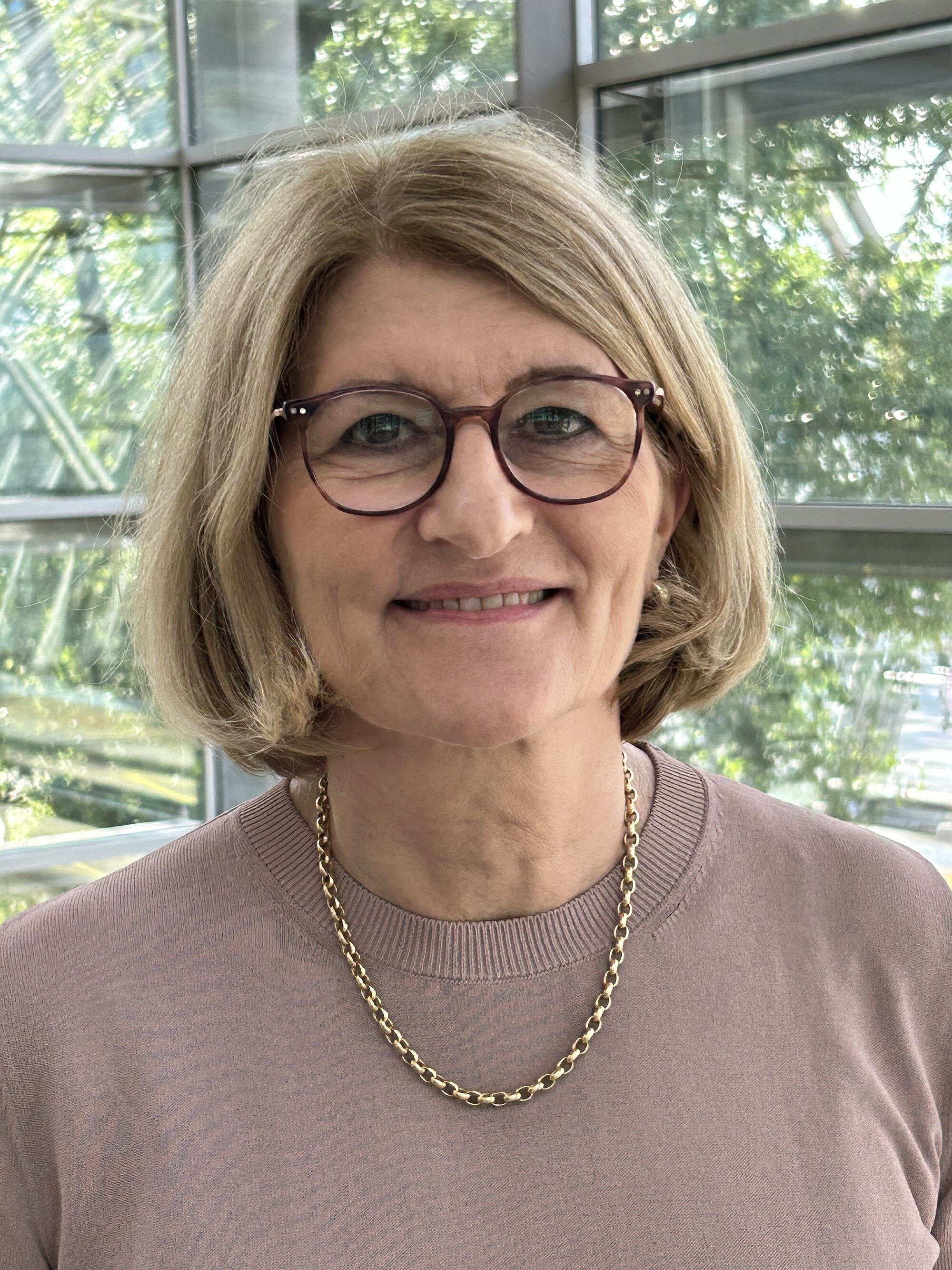 Dr. Christel Kreuzner Dr. Christel Kreuzner