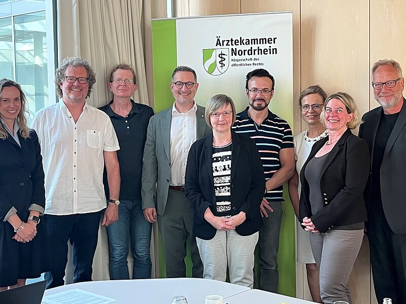 Gruppenfoto Mitglieder des Gründungsausschusses