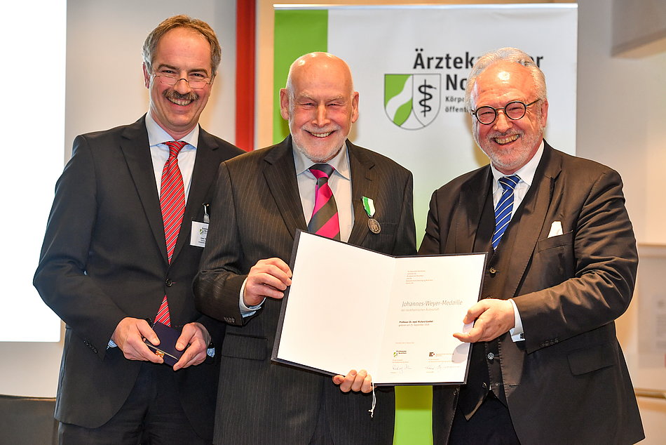 Uwe Brock, Professor Dr. Richard Goebel, Rudolf Henke bei Ehrung