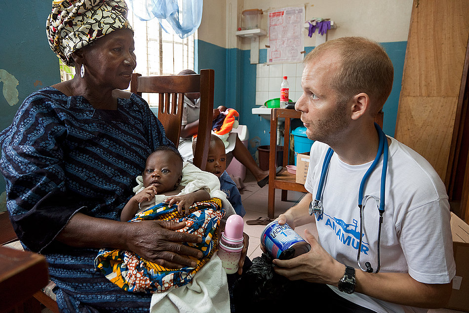 Ärzte von Cap Anamur helfen in Sierra Leone.