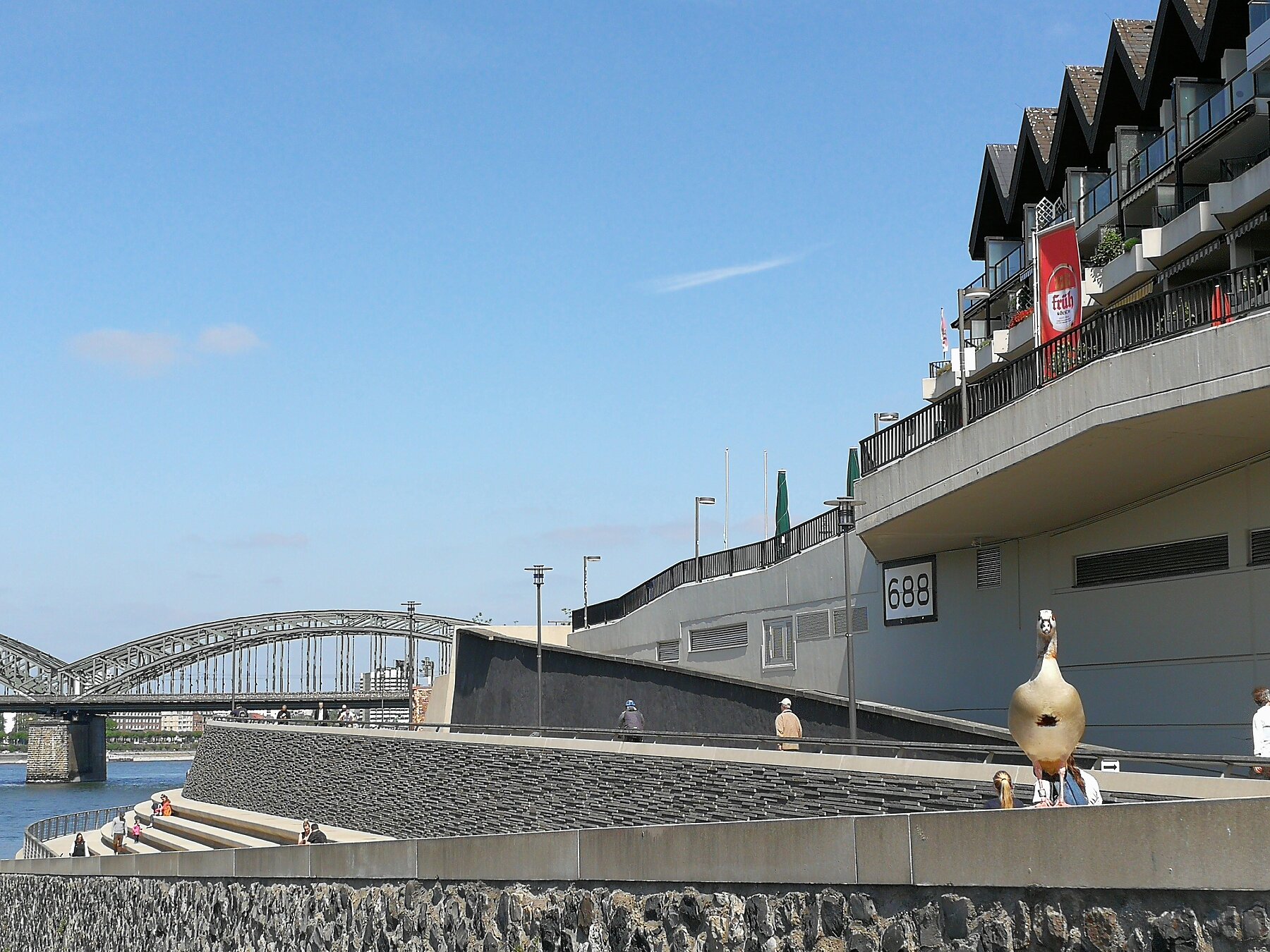 Rheinboulevard auf der rechten Rheinseite