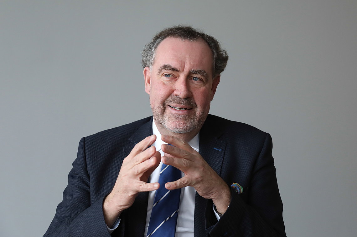 koenig-carsten-dr.jpg Dr. Carsten König, M. san