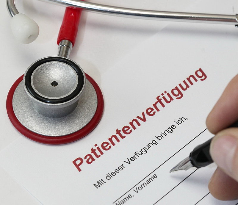 Patientenverfügung und Stethoskop