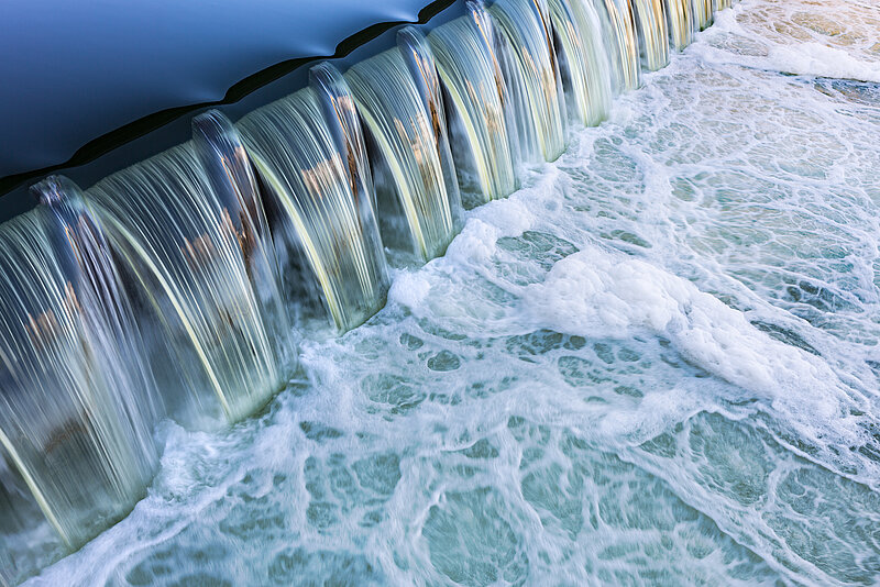 Fließendes Wasser im Wasserklärwerk