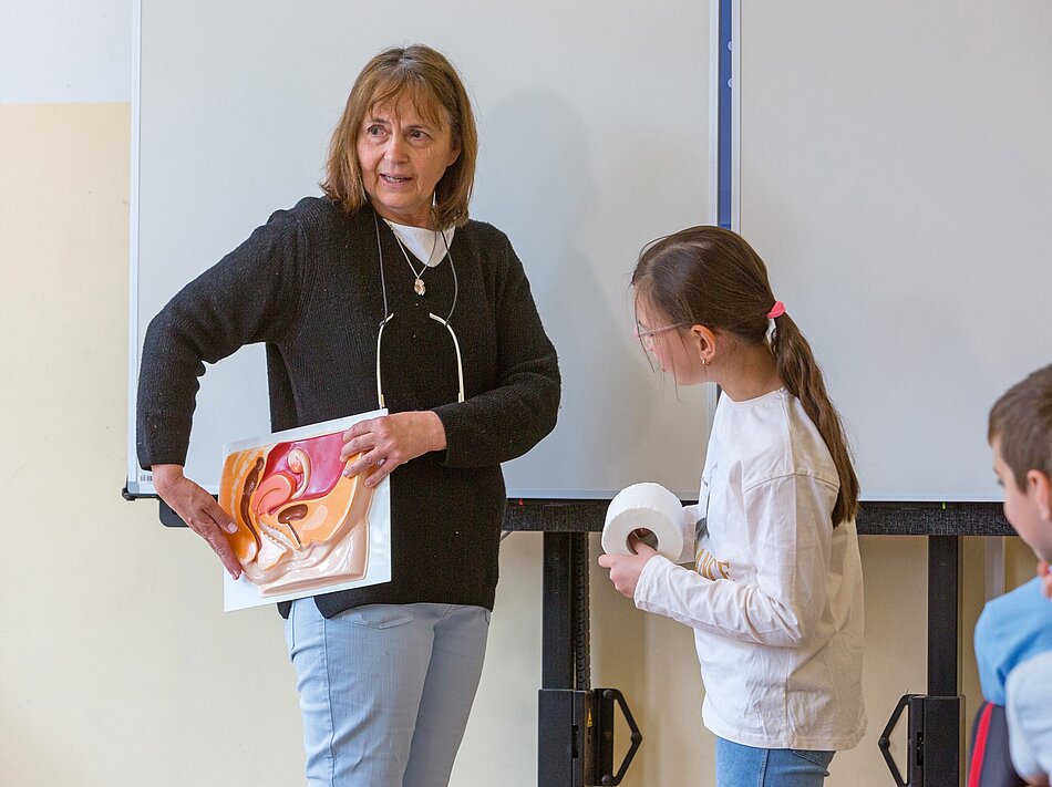 Marion Mittag im Klassenzimmer