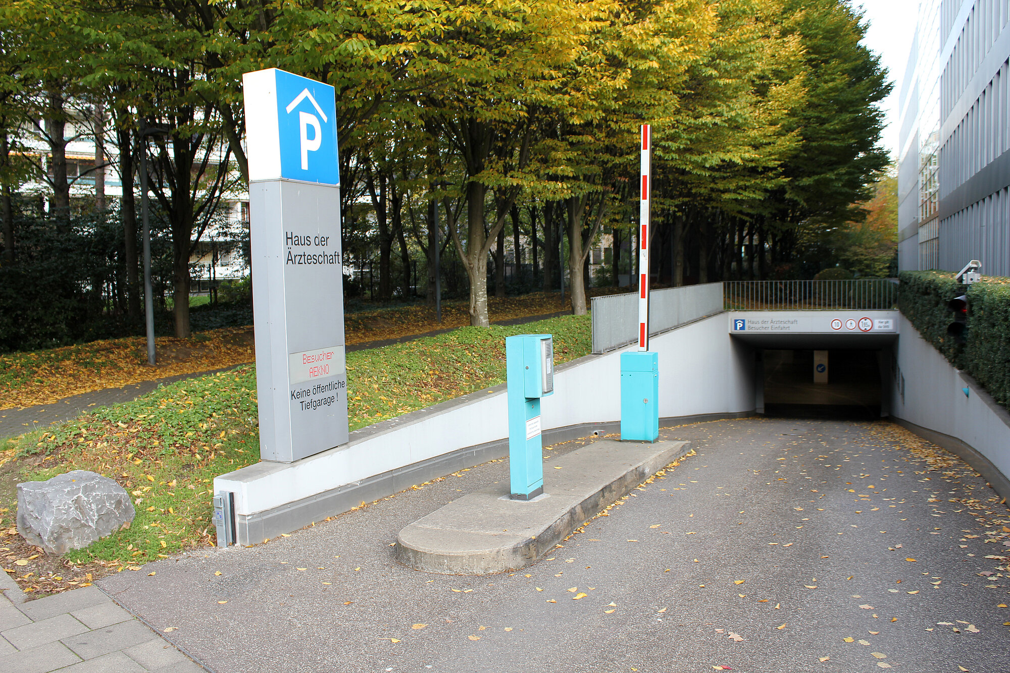 Einfahrt Tiefgarage Tersteegenstraße, Haus der Ärzteschaft Düsseldorf