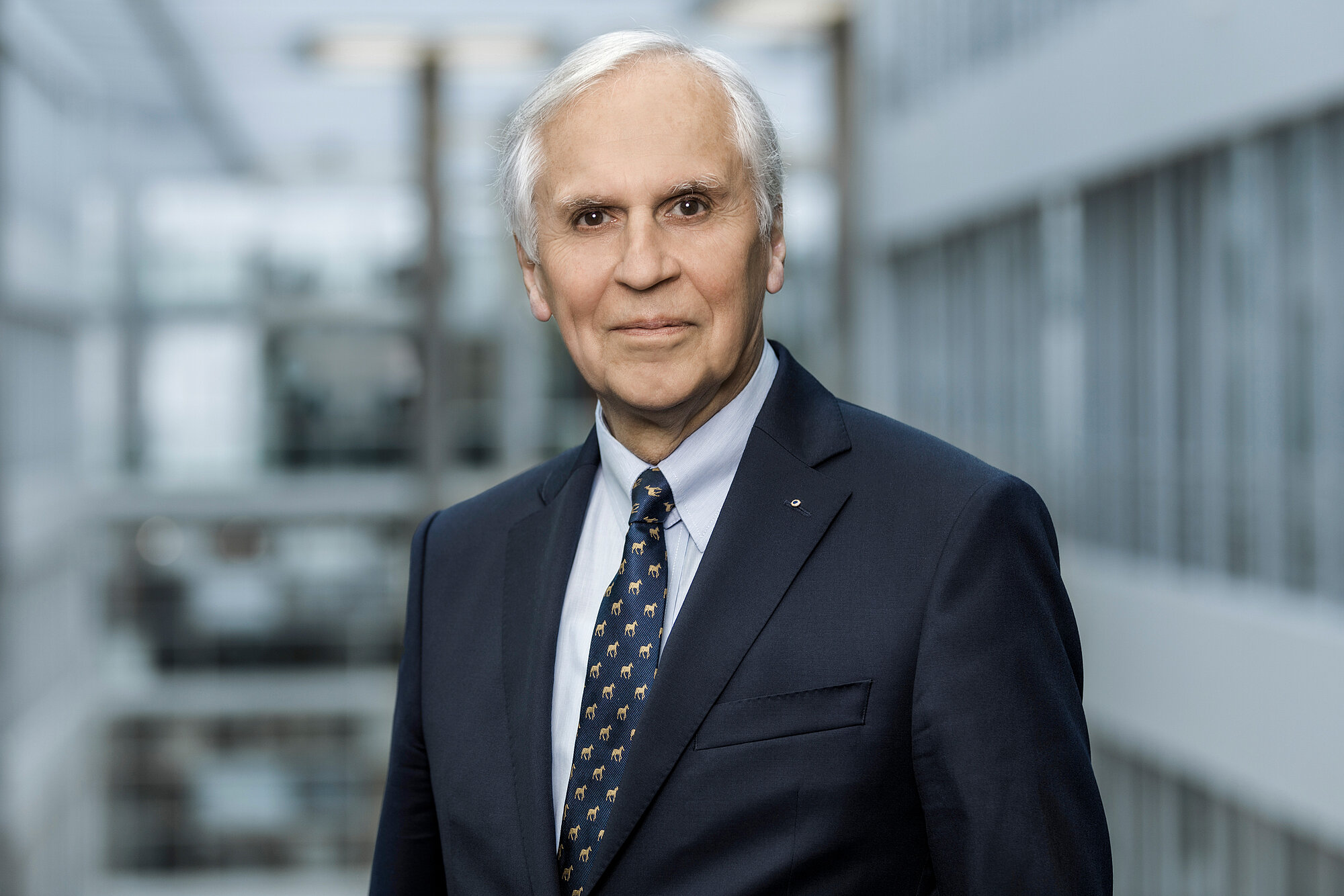 Portraitfoto von Professor Dr. Hans-Friedrich Kienzle