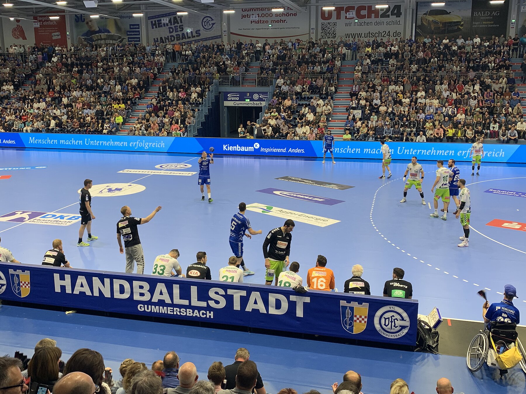 Heimspiel des  Handballvereins VfL Gummersbach in der Schwalbe Arena