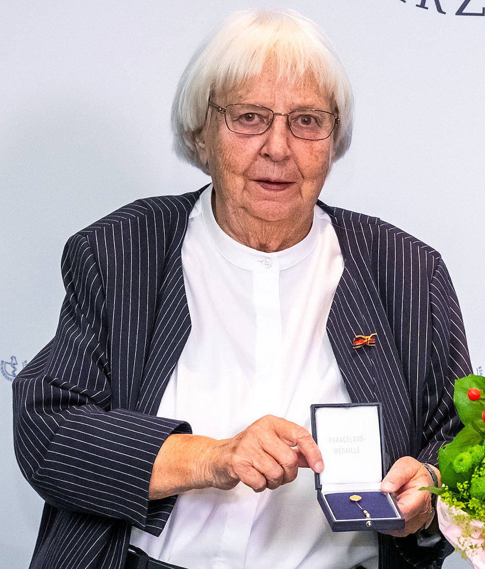 Verleihung der Paracelsus-Medaille an Dr. Ute Otten