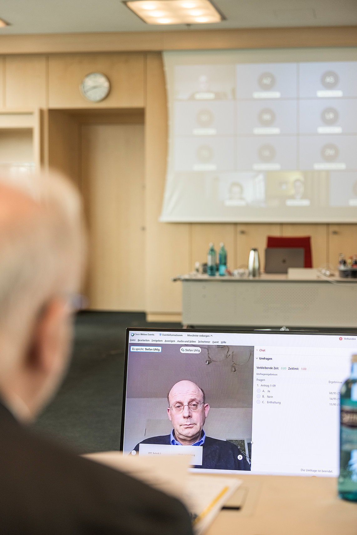 Dekan der Medizinischen Fakultät der Rheinisch-Westfälischen Technischen Hochschule Aachen, Professor Dr. Stefan Uhlig, per Video zugeschaltet zur Kammerversammlung
