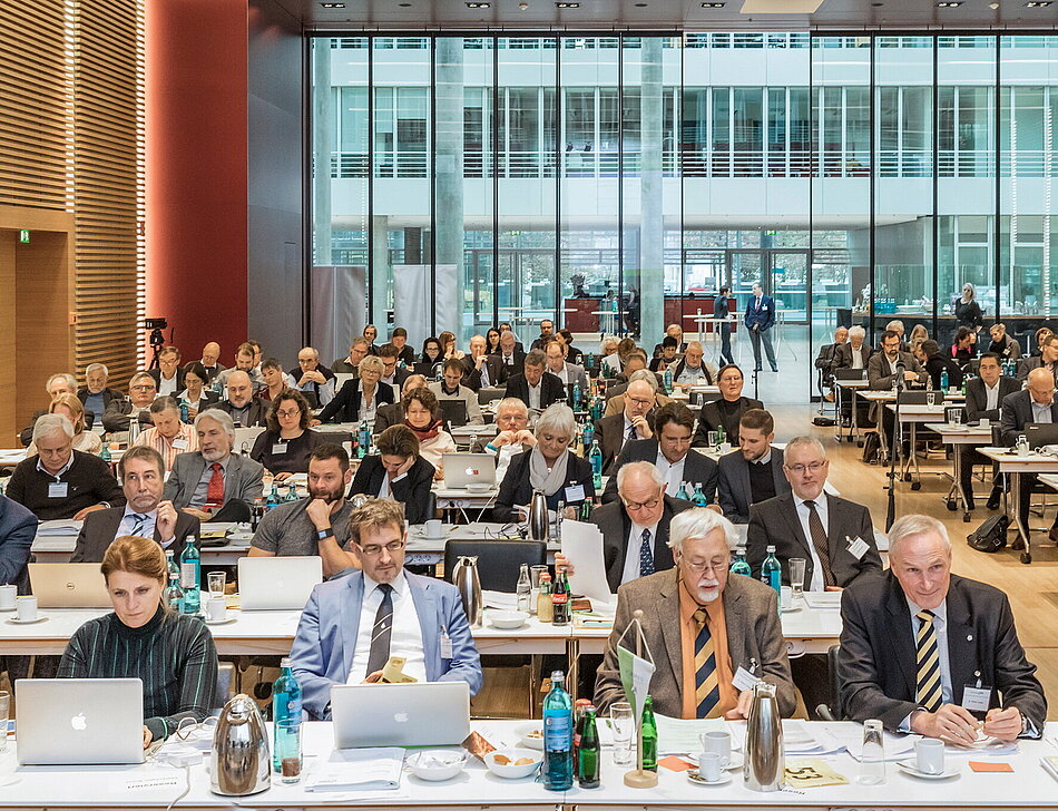kammerversammlung-2018-11-hoch.jpg kammerversammlung-2018-11-hoch.jpg