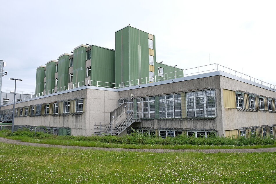 Außenansicht des Justizvollzugskrankenhaus Nordrhein-Westfalen