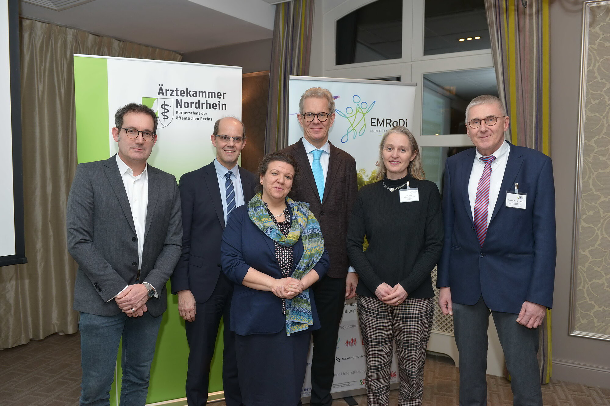 Professor Dr. Thomas Eggermann, Professor Dr. Steffen Koschmieder, Daniela Volk, Professor Dr. Jörg B. Schulz vom ZSEA, Dr. Karola Klutmann, Vorsitzende Kreisstelle Kreis Aachen, und Dr. Ivo G. Grebe, Vorsitzender Kreisstelle Stadtkreis Aachen