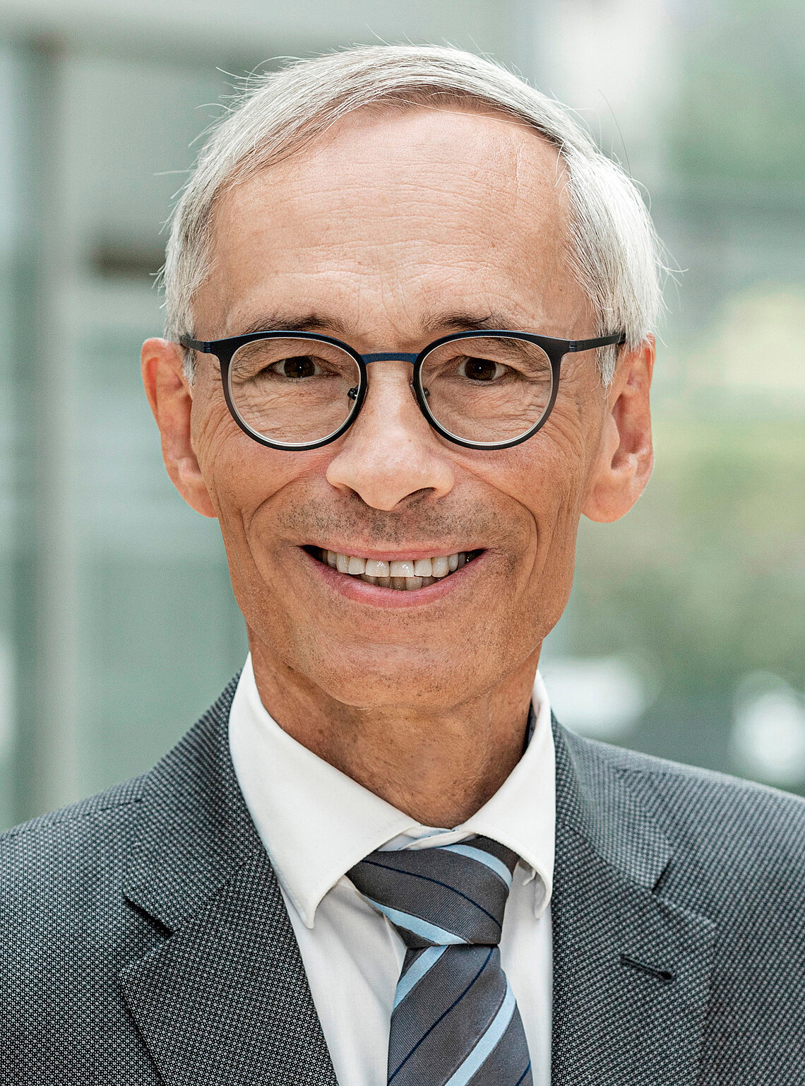 bertram-bernd-prof-dr.jpg Porträtfoto eines Ehrenamtlers