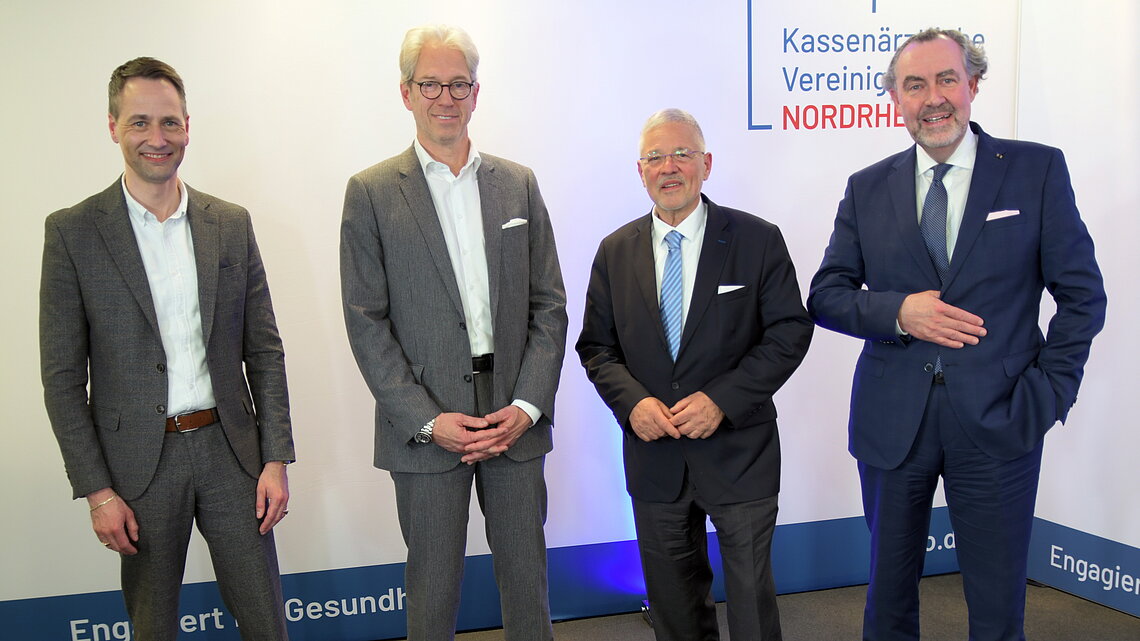 Teilnehmer des KVNO-Talks: Sven Ludwig (KVNO), Dr. Andreas Gassen (KBV), Dr. Frank Bergmann (KVNO) und Dr. Carsten König (KVNO)