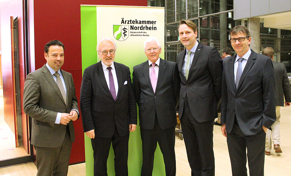 gruppenfoto-dialogforum-2018.jpg gruppenfoto-dialogforum-2018.jpg