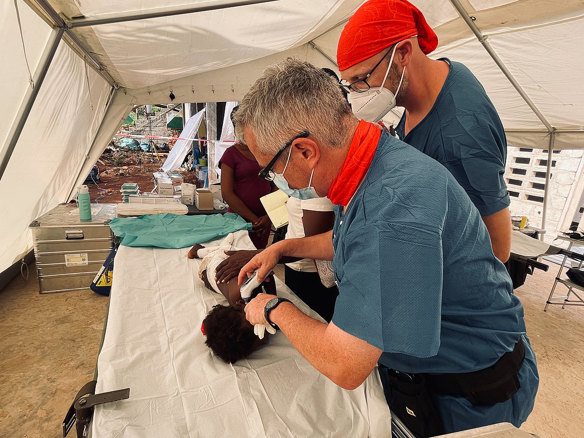 isar-kaup.jpg ISAR Germany versorgt in Haiti Verletzte