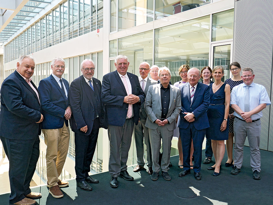 Gruppenfoto Vertreter der Heilberufskammern NRW mit Landesgesundheitsminister Karl-Josef Laumann