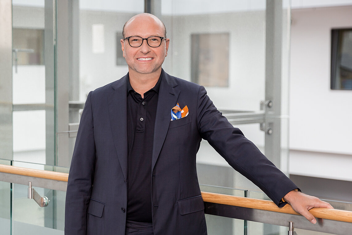 sievers-burkhard-prof-dr Portraitfoto von Prof. Dr. Burkhard Sievers