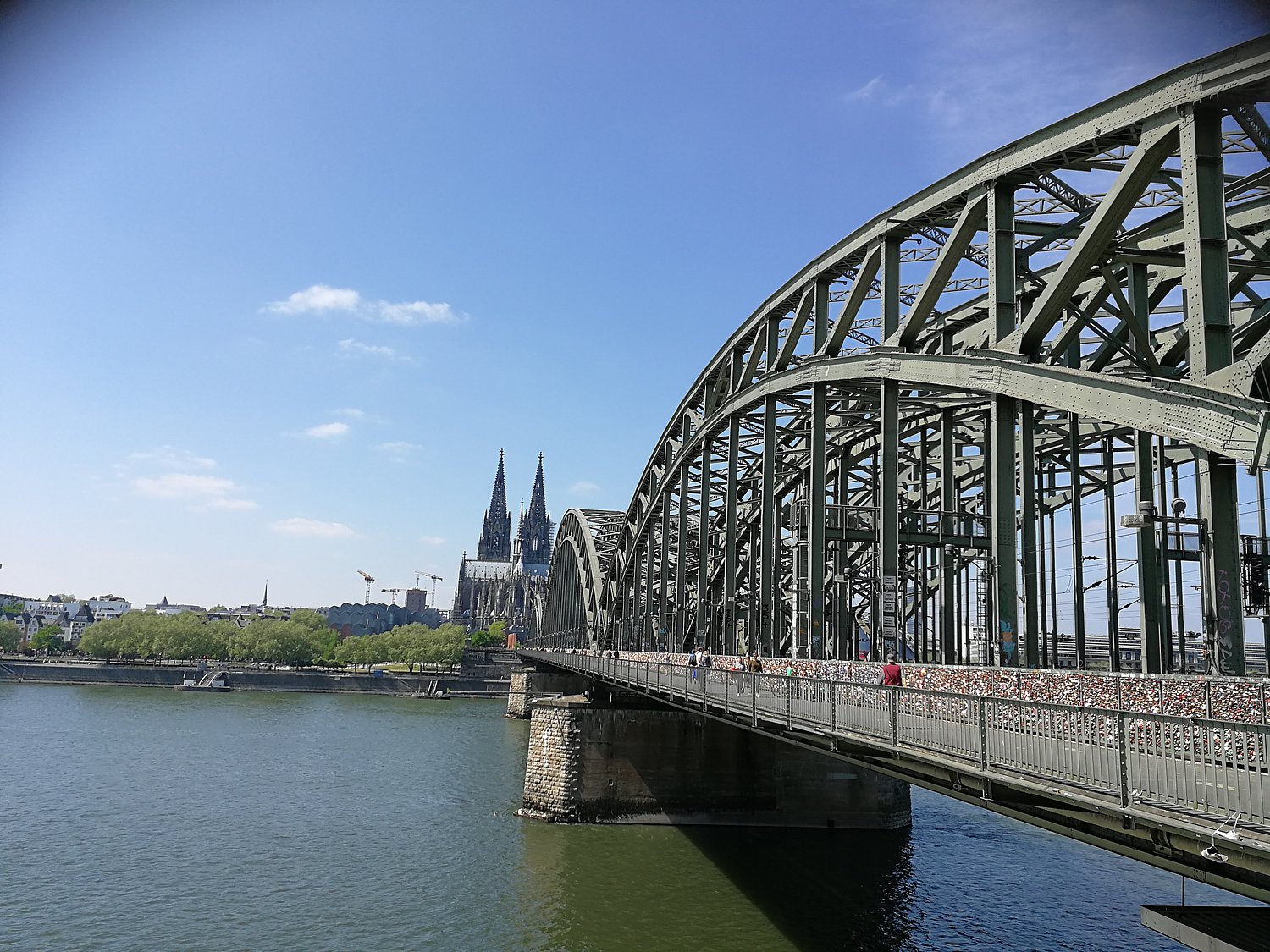 Hohenzollern Brücke und Kölner Dom