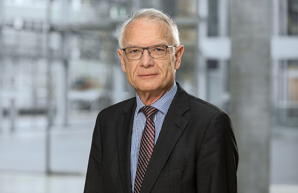 Präsident des Oberlandesgerichts a. D. Johannes Riedel, Vorsitzender der Gutachterkommission für ärztliche Behandlungsfehler bei der Ärztekammer Nordrhein