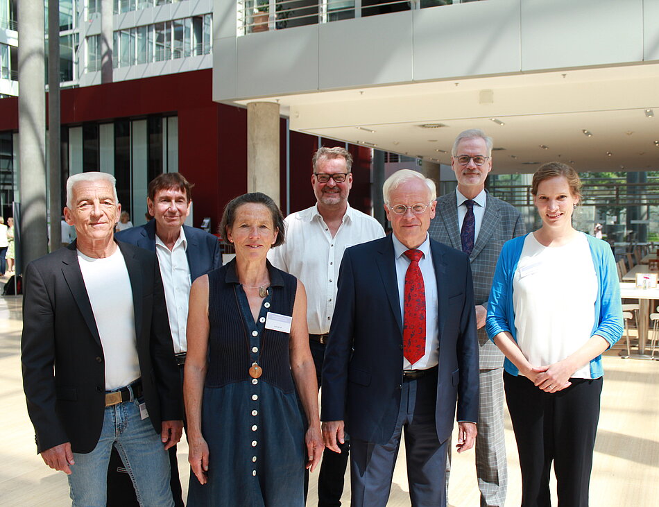 Gruppenfoto der Referentinnen und Referenten der Veranstaltung zu Einsamkeit im Alter