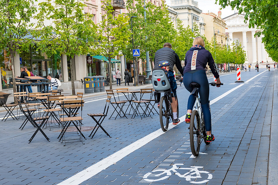 stadt-cafe-radfahrer.jpg