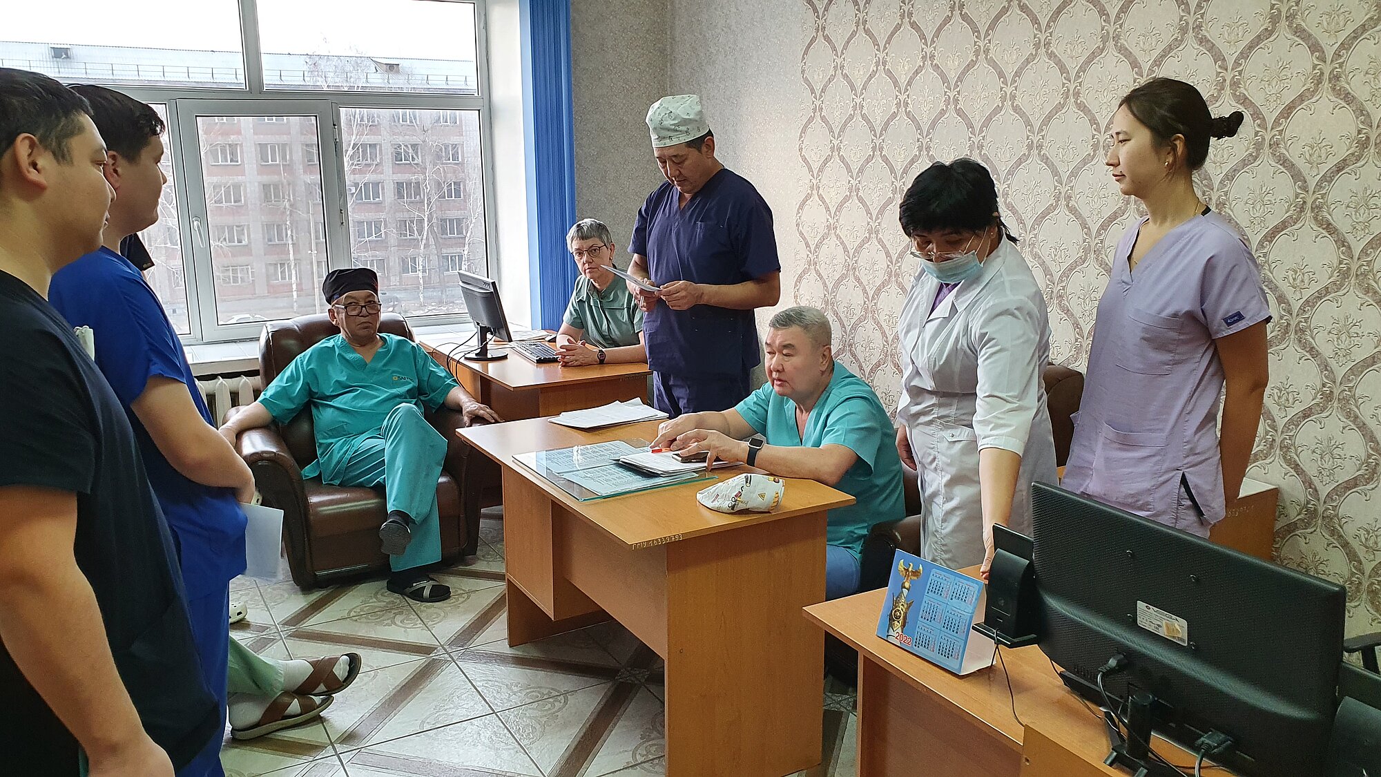 Morgendliche OP-Besprechung in der Uniklinik in Semey in Kasachstan