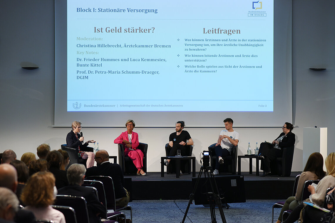 forum-aerztetag-2022.JPG Diskussionsrunde