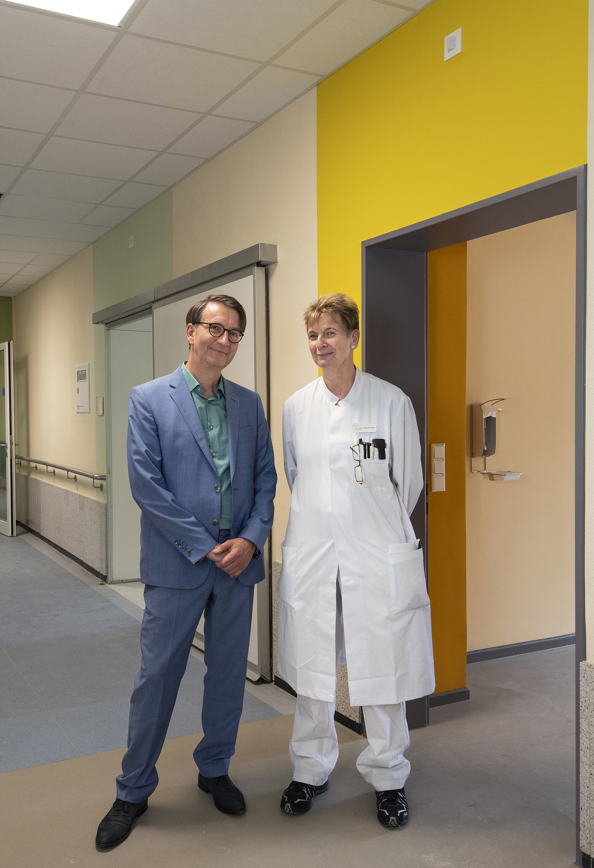 Professor Dr. Axel Buether und Dr. Gabriele Wöbker vom Helios Universitätsklinikum Wuppertal