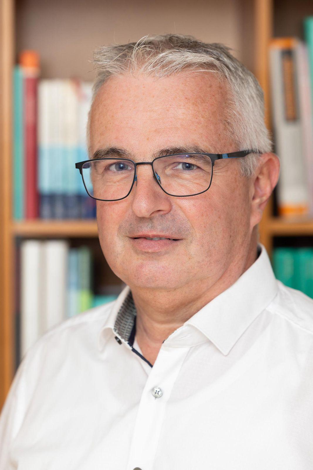 Portraitfoto von Dr. Peter Kaup