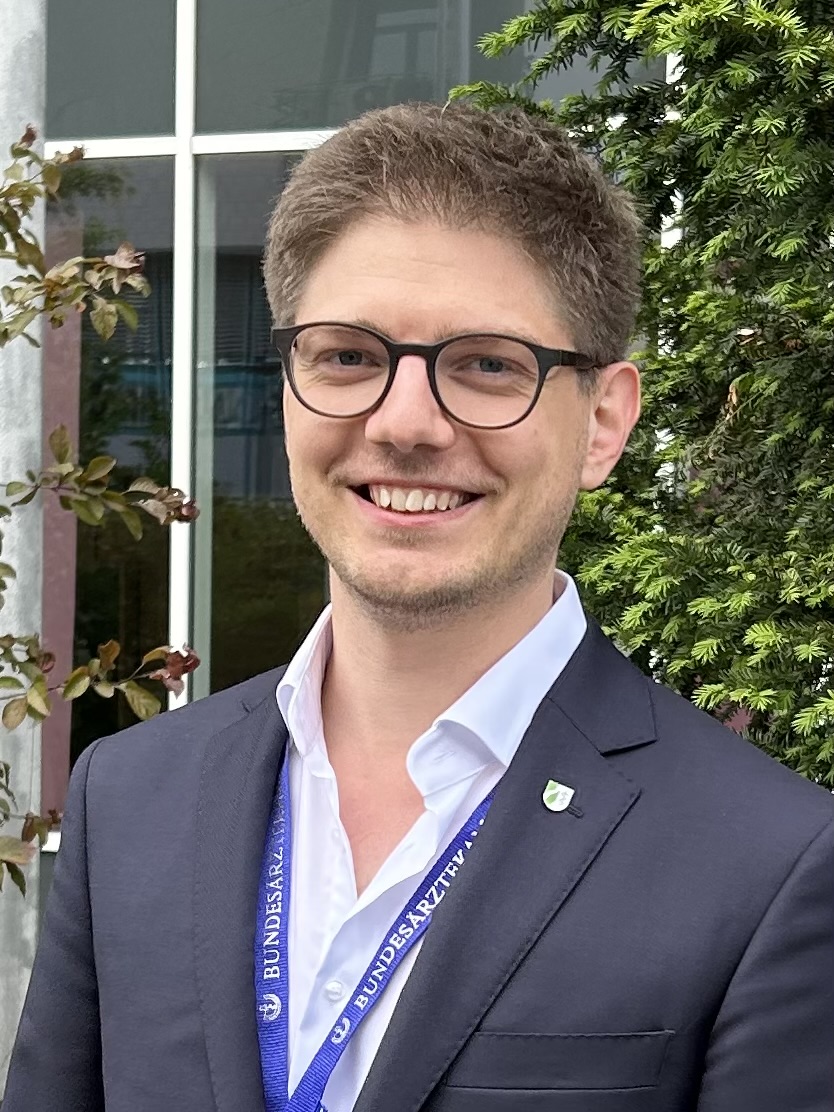 Dr. Nils Vogel Dr. Nils Vogel