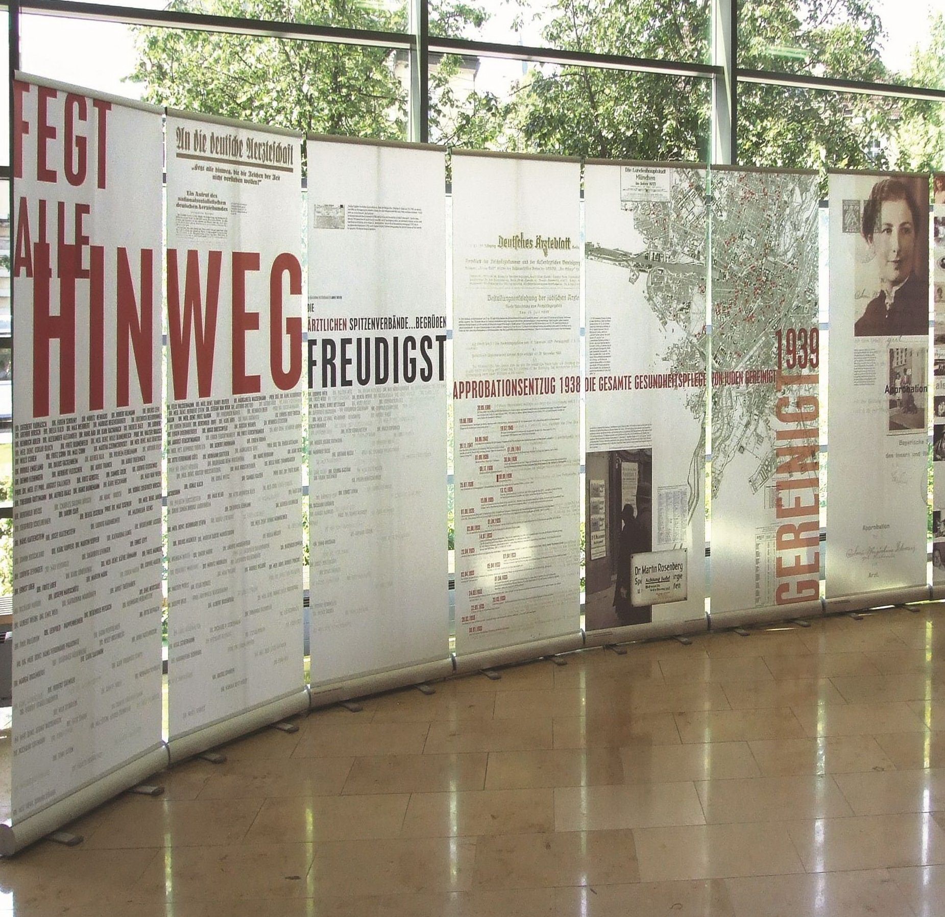 Ausstellungsausschnitt "Fegt alle hinweg ..."