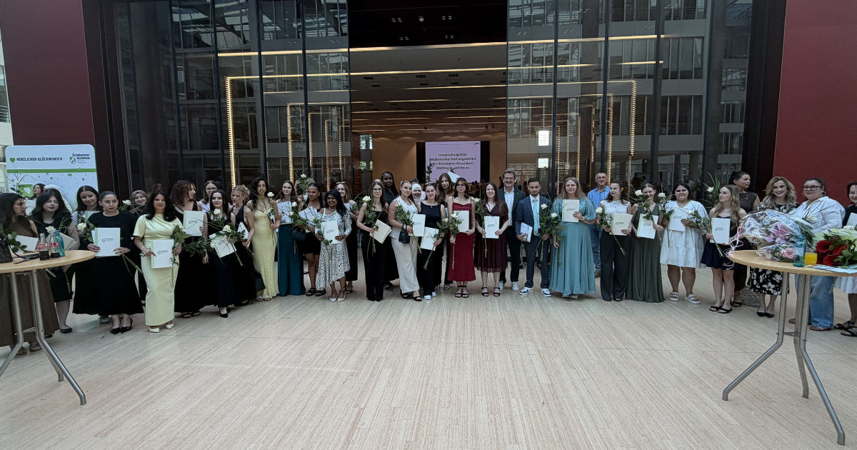 Lossprechungsfeier der Kreisstelle Düsseldorf Gruppenbild der Lossprechungsfeier der Kreisstellen Düsseldorf, Mettmann und Neuss